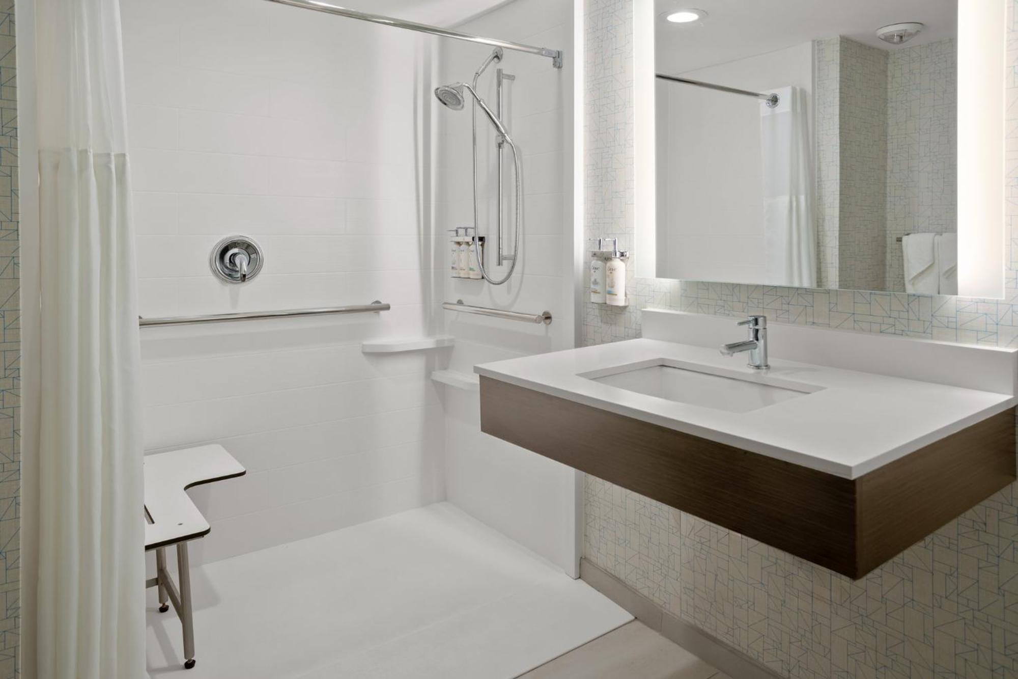 Holiday Inn Express Stony Brook-Long Island By Ihg Centereach Exterior photo