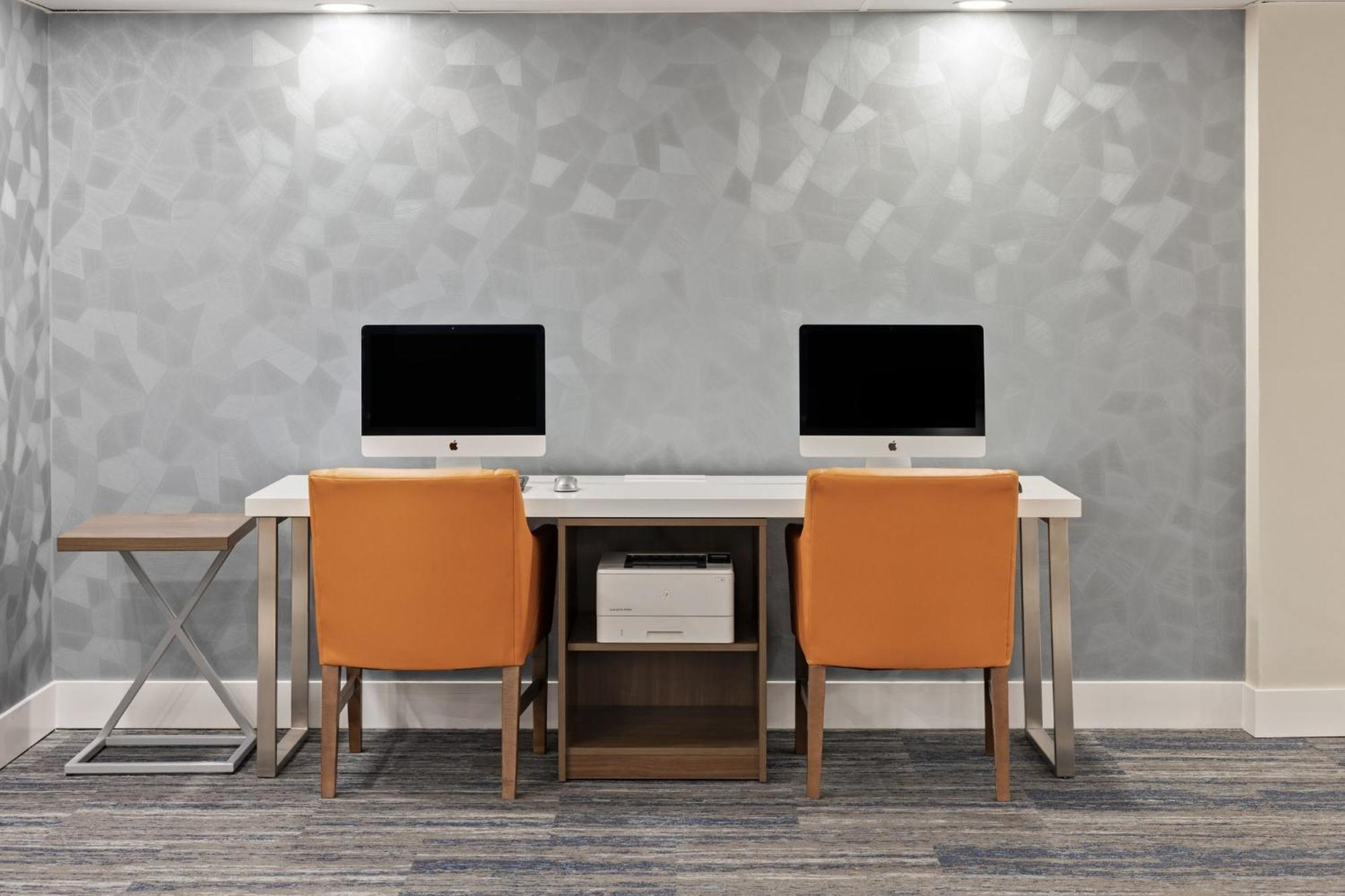 Holiday Inn Express Stony Brook-Long Island By Ihg Centereach Exterior photo