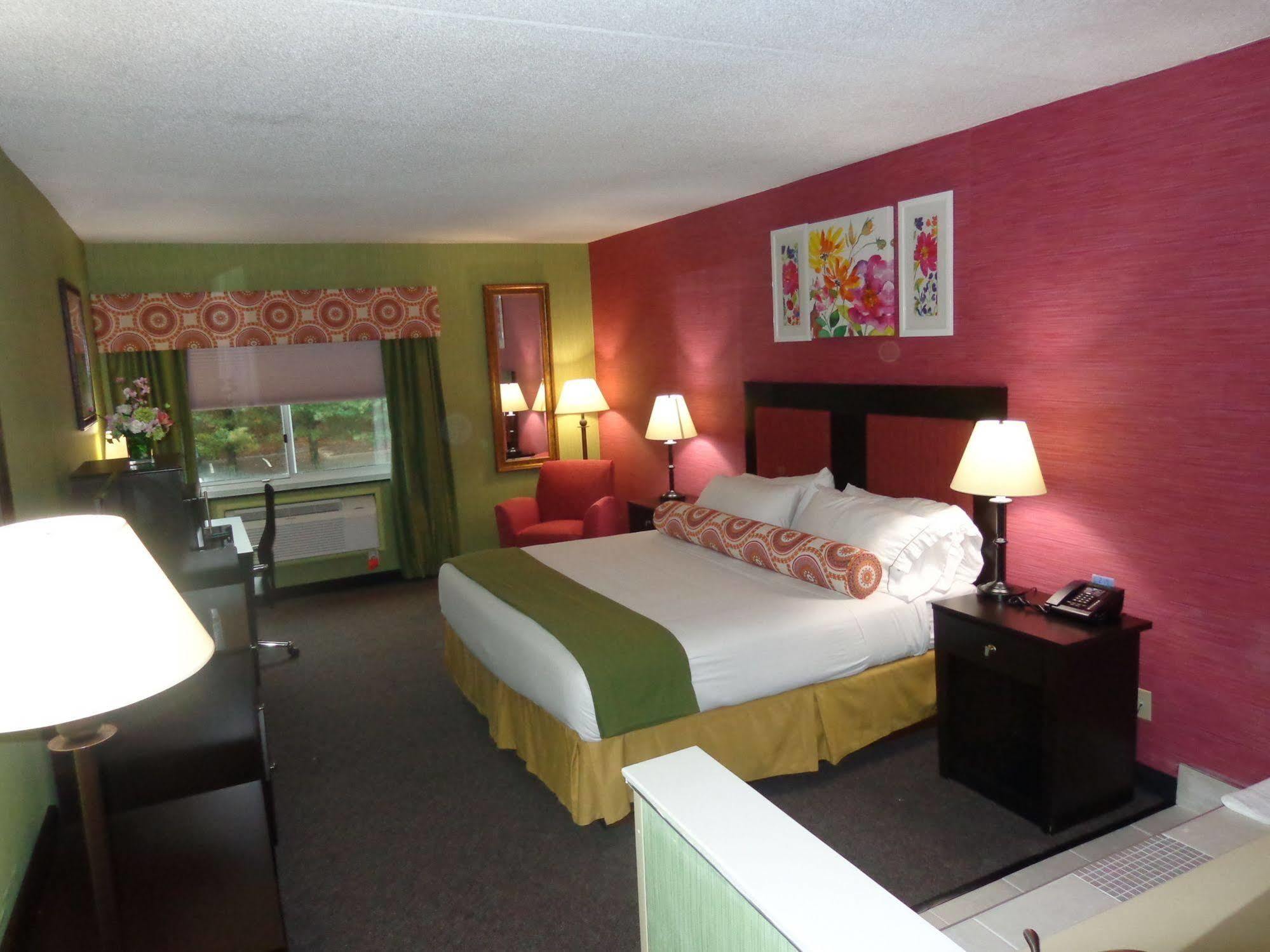 Holiday Inn Express Stony Brook-Long Island By Ihg Centereach Exterior photo