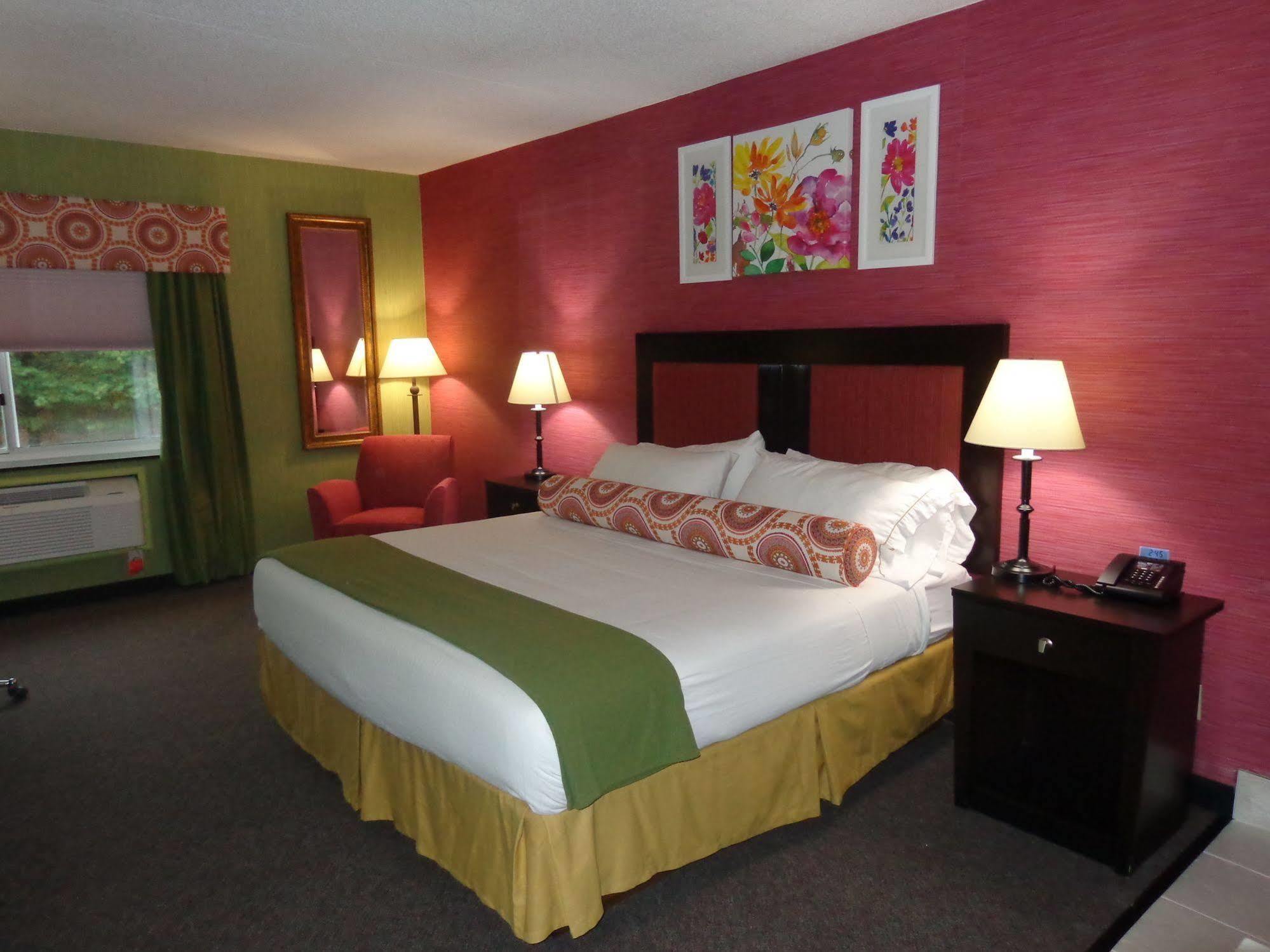 Holiday Inn Express Stony Brook-Long Island By Ihg Centereach Exterior photo