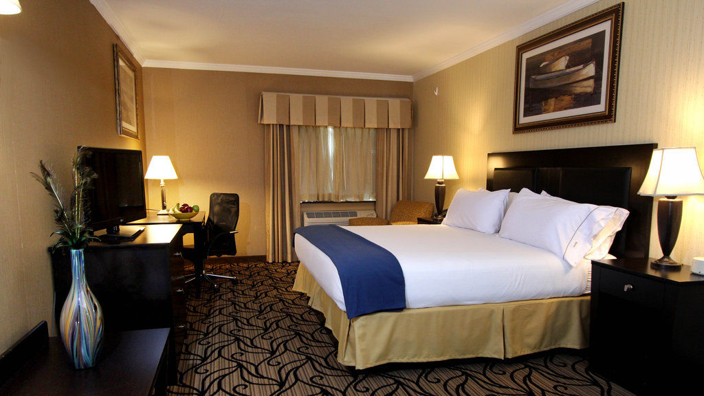 Holiday Inn Express Stony Brook-Long Island By Ihg Centereach Exterior photo